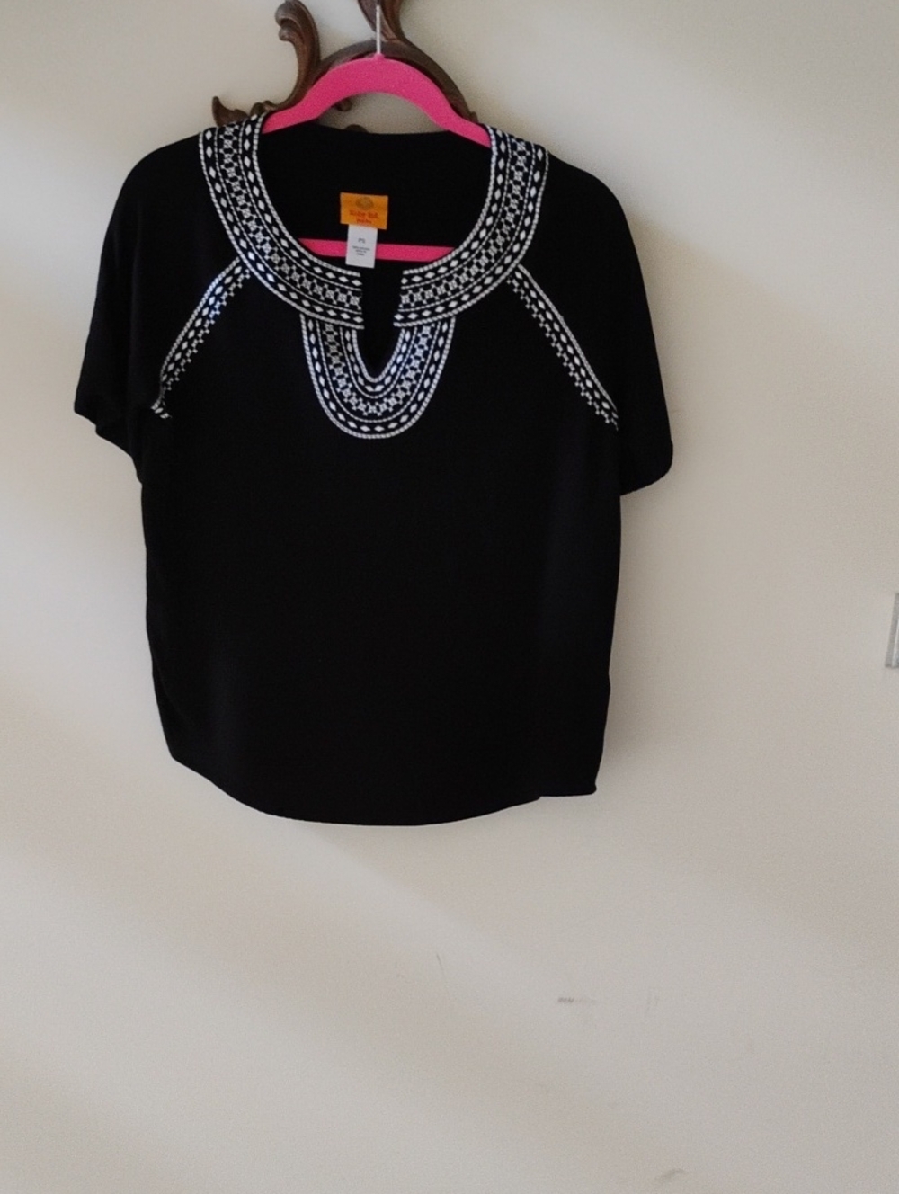 Embroidered Black Short Sleeve Tee with Decorative Neckline